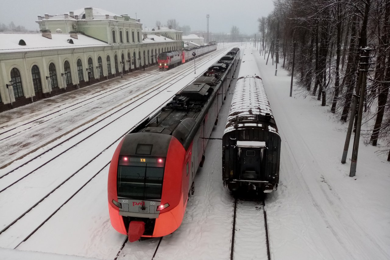 Фотография электропоезда ЭС1П